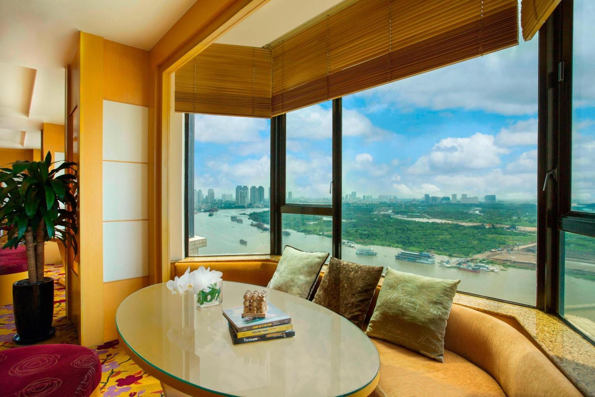Presidential King Suite with River View - Club Level