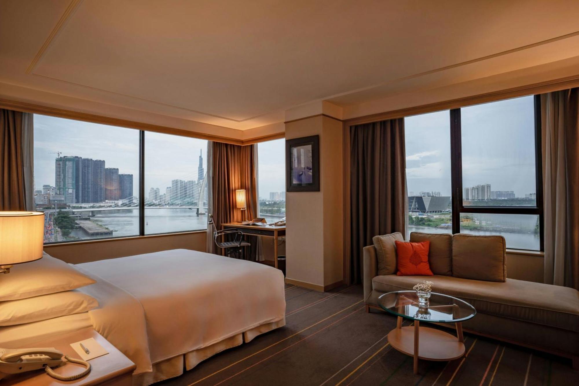 Executive King Studio / Club Level, River View